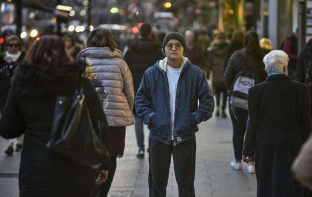 Ruixi Luo, ayer, en la Plaza del Ayuntamiento de Santander. 