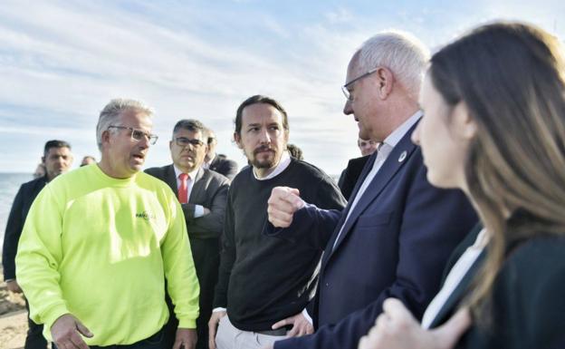 El vicepresidente del Gobierno, Pablo Iglesias, visita las zonas afectadas por el temporal 'Gloria' en Denia (Alicante).