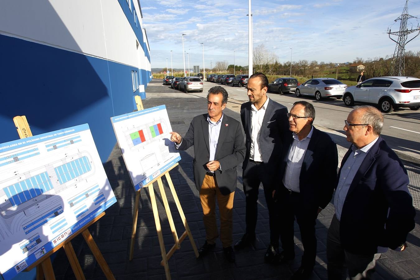 Se trata de ocho naves modulares industriales con superficies entre 240 y 303 metros cuadrados y repartidas en dos edificios (con cuatro naves cada uno). También se ha urbanizado un aparcamiento para 12 plazas de uso común entre los dos edificios.