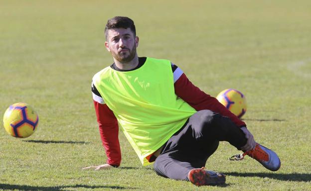 El Racing incorpora al centrocampista valenciano Nando García