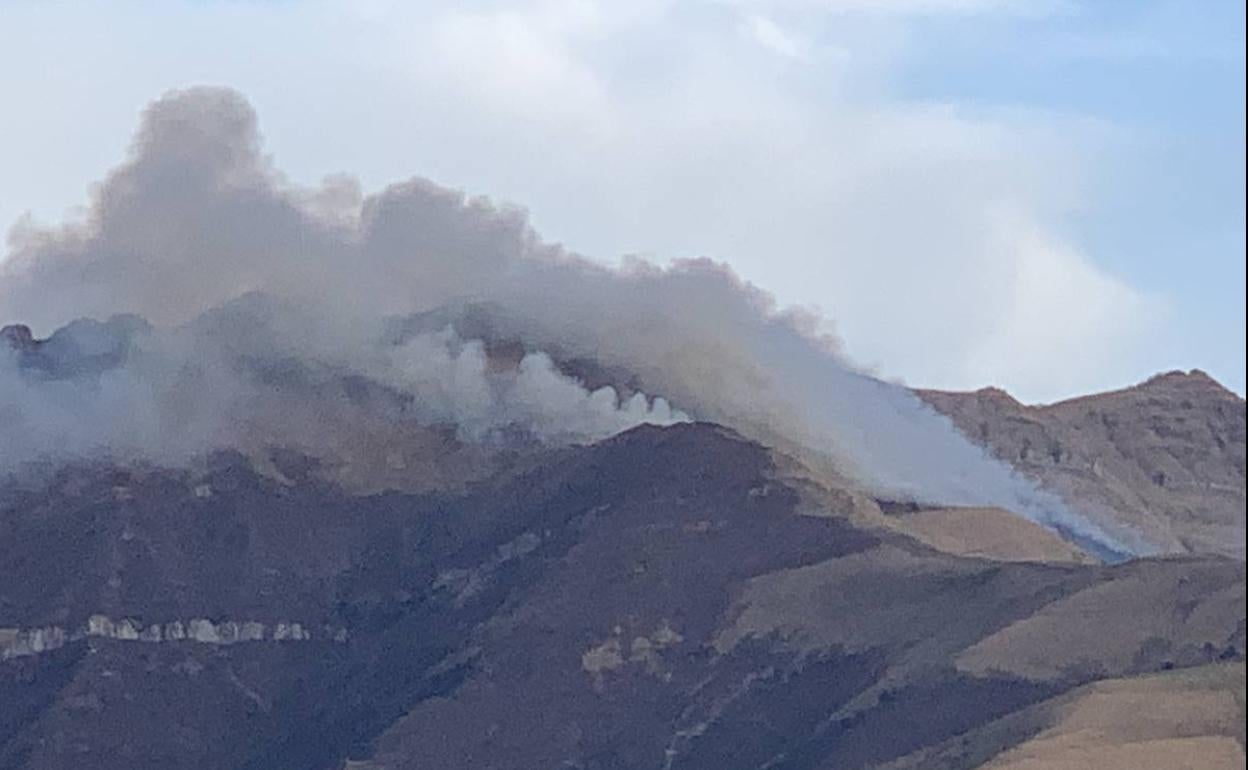 Imagen del incendio de Rucabado (Vega de Pas).