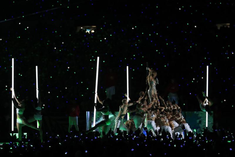 Jennifer Lopez y Shakira arrasan en la Super Bowl más latina de la historia