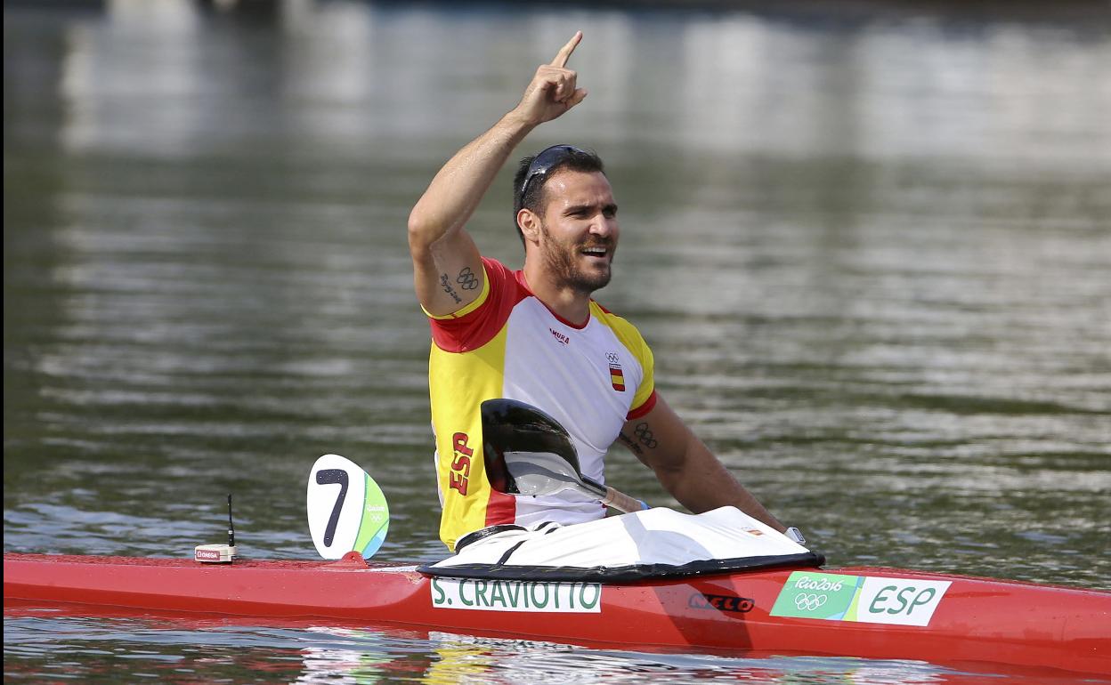 Saúl Craviotto celebra el bronce en K-1 200 metros en los Juegos de Río.