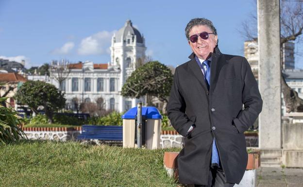 Benjamín Piña, en El Sardinero, su barrio desde que llegó a Santander.