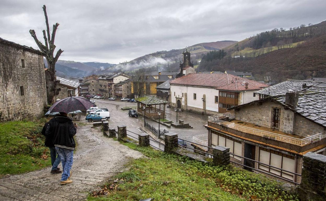 Obras Públicas mejorará el abastecimiento y la cloración de agua en Vega de Pas