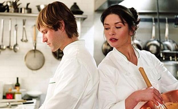 Catherine Zeta-Jones y Aaron Eckhart protagonizan 'Sin reservas'.