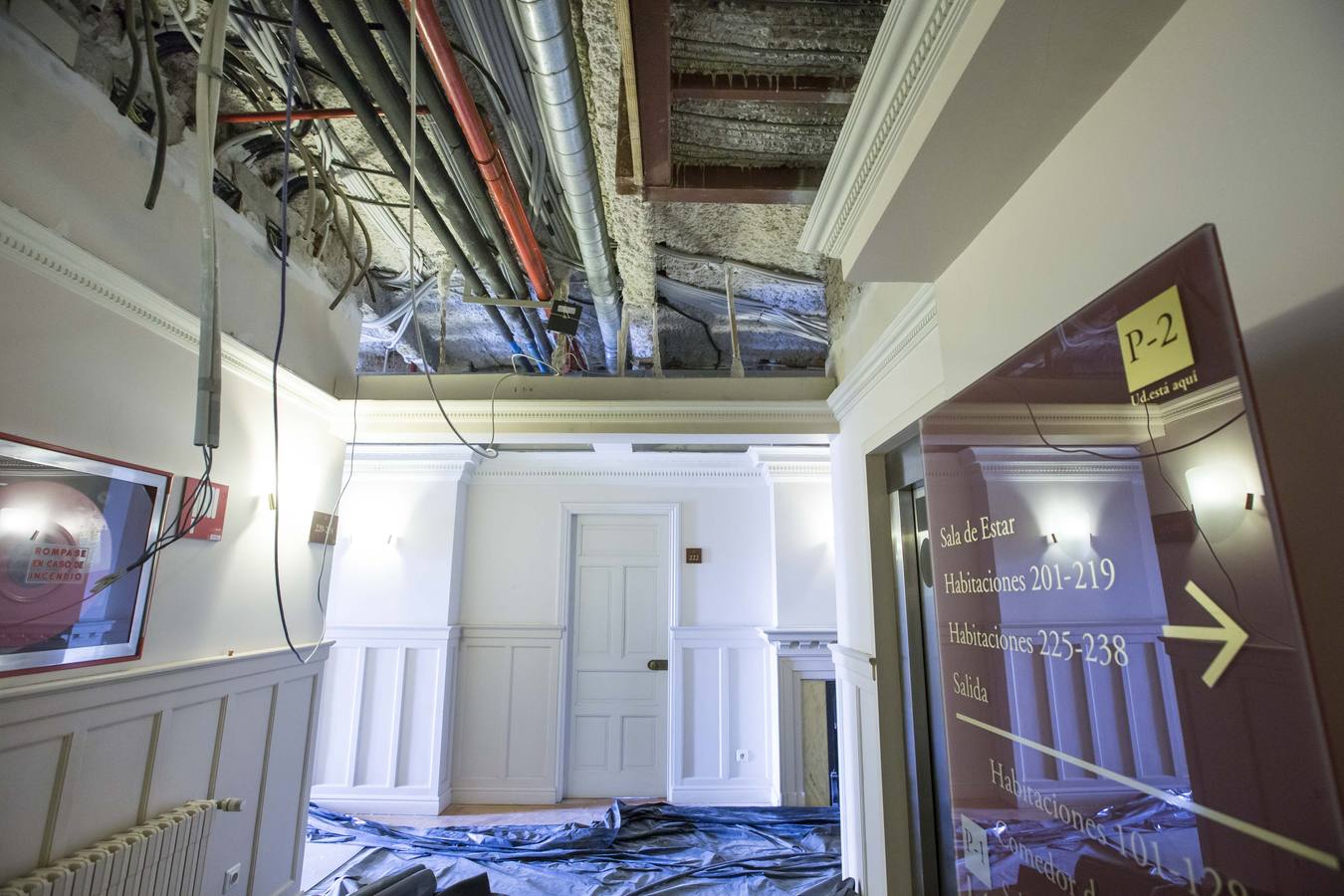 La renovación del icono de La Magdalena pretende mantener su esencia y su estética clásica, por lo que la mayor parte de los materiales utilizados son idénticos a los que sustituye | Las intervenciones en el edificio comenzaron en noviembre y está previsto que terminen para mayo, antes de que comiencen los cursos de verano de la UIMP