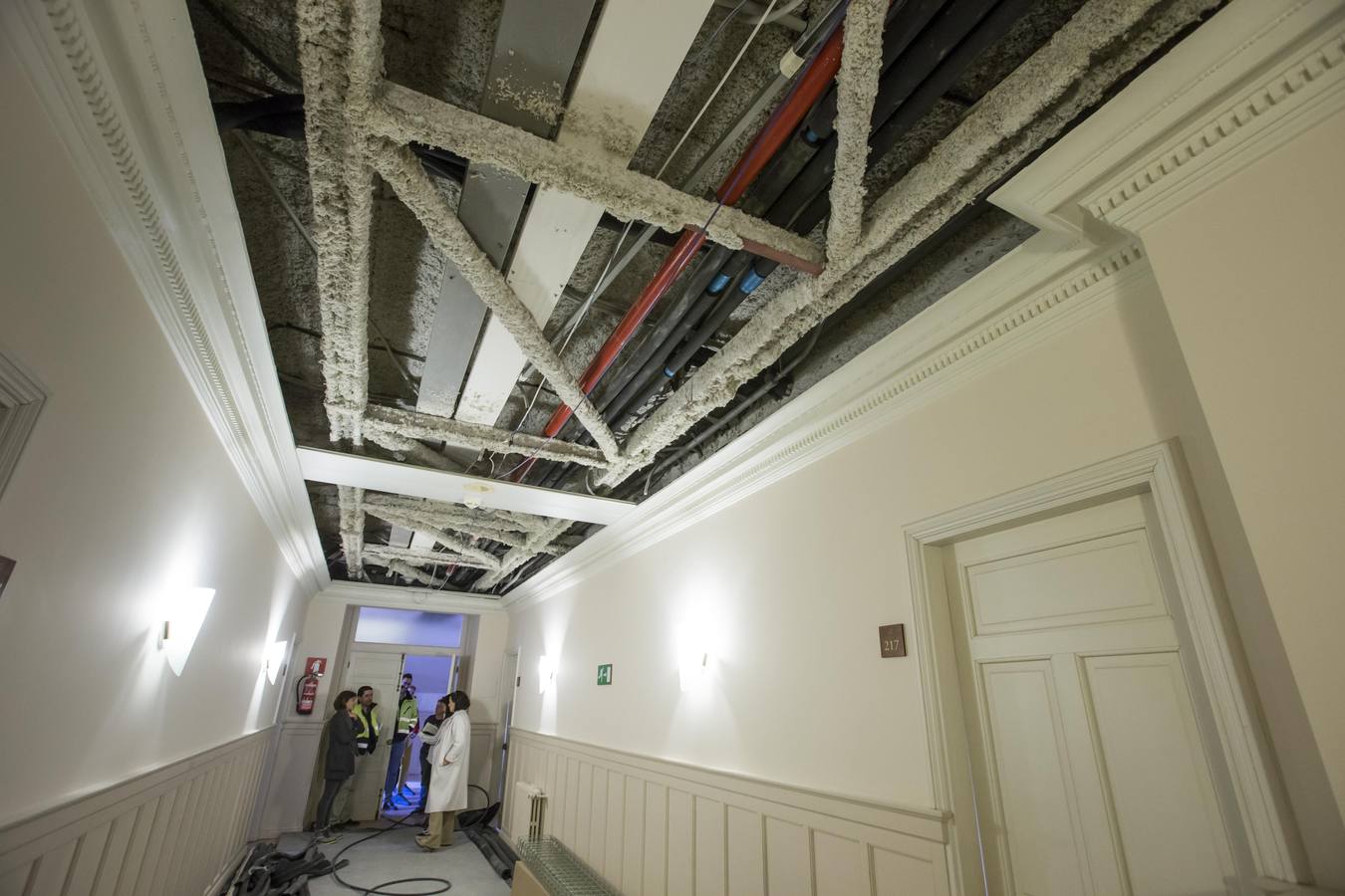 La renovación del icono de La Magdalena pretende mantener su esencia y su estética clásica, por lo que la mayor parte de los materiales utilizados son idénticos a los que sustituye | Las intervenciones en el edificio comenzaron en noviembre y está previsto que terminen para mayo, antes de que comiencen los cursos de verano de la UIMP