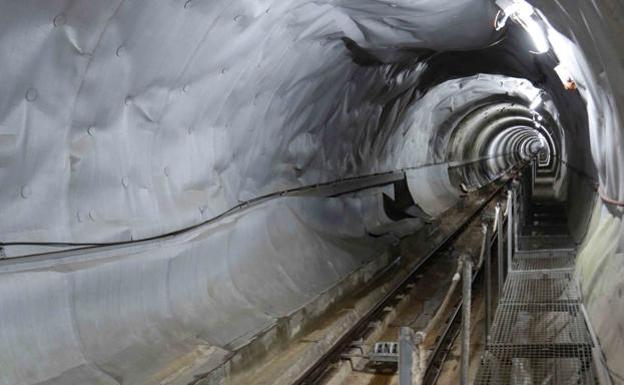 Pasarela de evacuación del funicular de Bulnes.