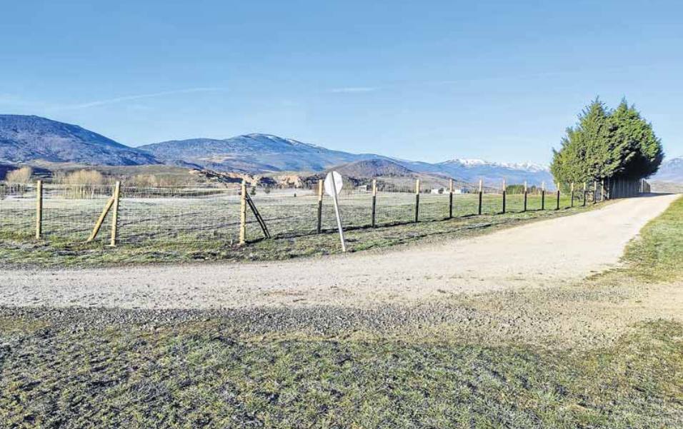 El camino que parte de Los Páramos está pendiente de acondicionamiento a partir de esta zona y hasta el campo de golf.