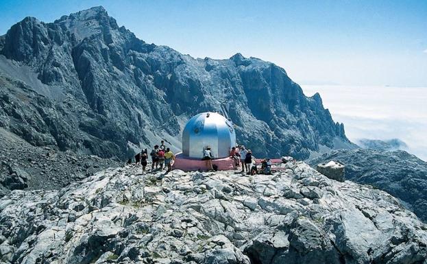 Imagen. Cabaña Verónica, la torreta de un portaaviones convertido en refugio