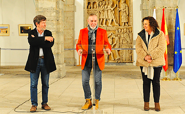 El fotógrafo Poli Celis, durante la presentación de la muestra.