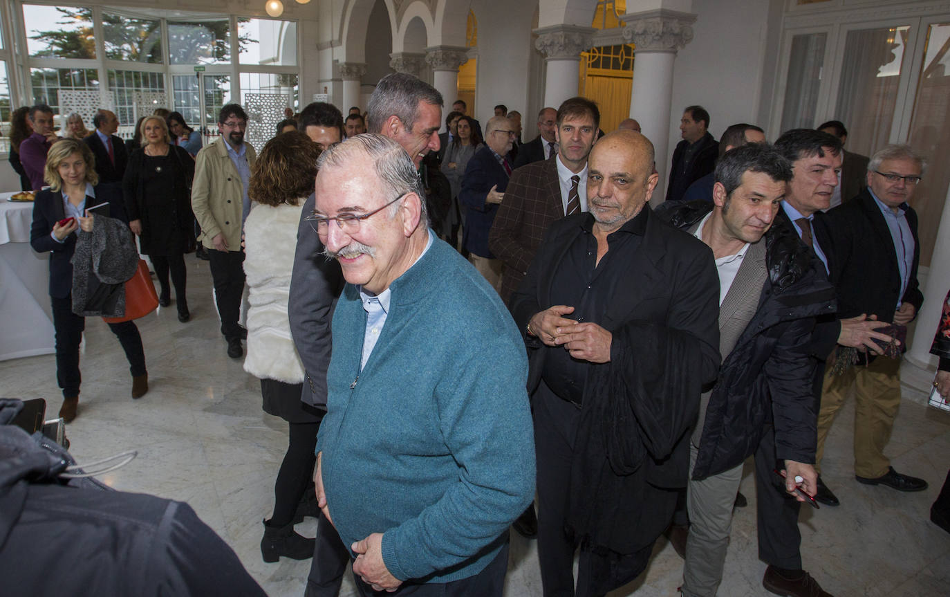 El cocinero y director del restaurante Akelarre mantuvo un encuentro con empresarios cántabros, organizado por la CEOE-Cepyme y les animó a «perder el miedo a la competencia y unirse a ella»