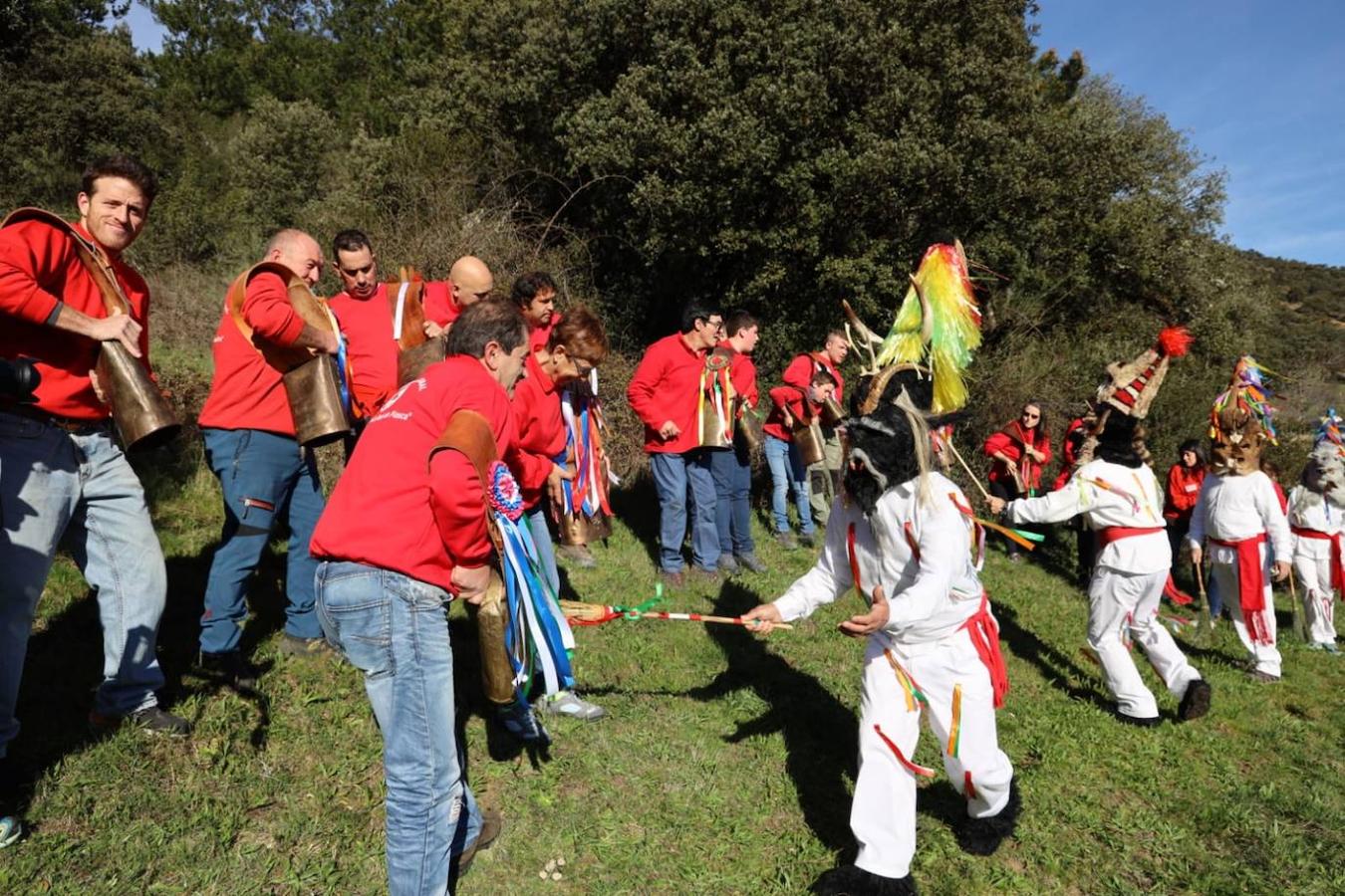 Cientos de personas participan hoy en una celebración ancestral lebaniega
