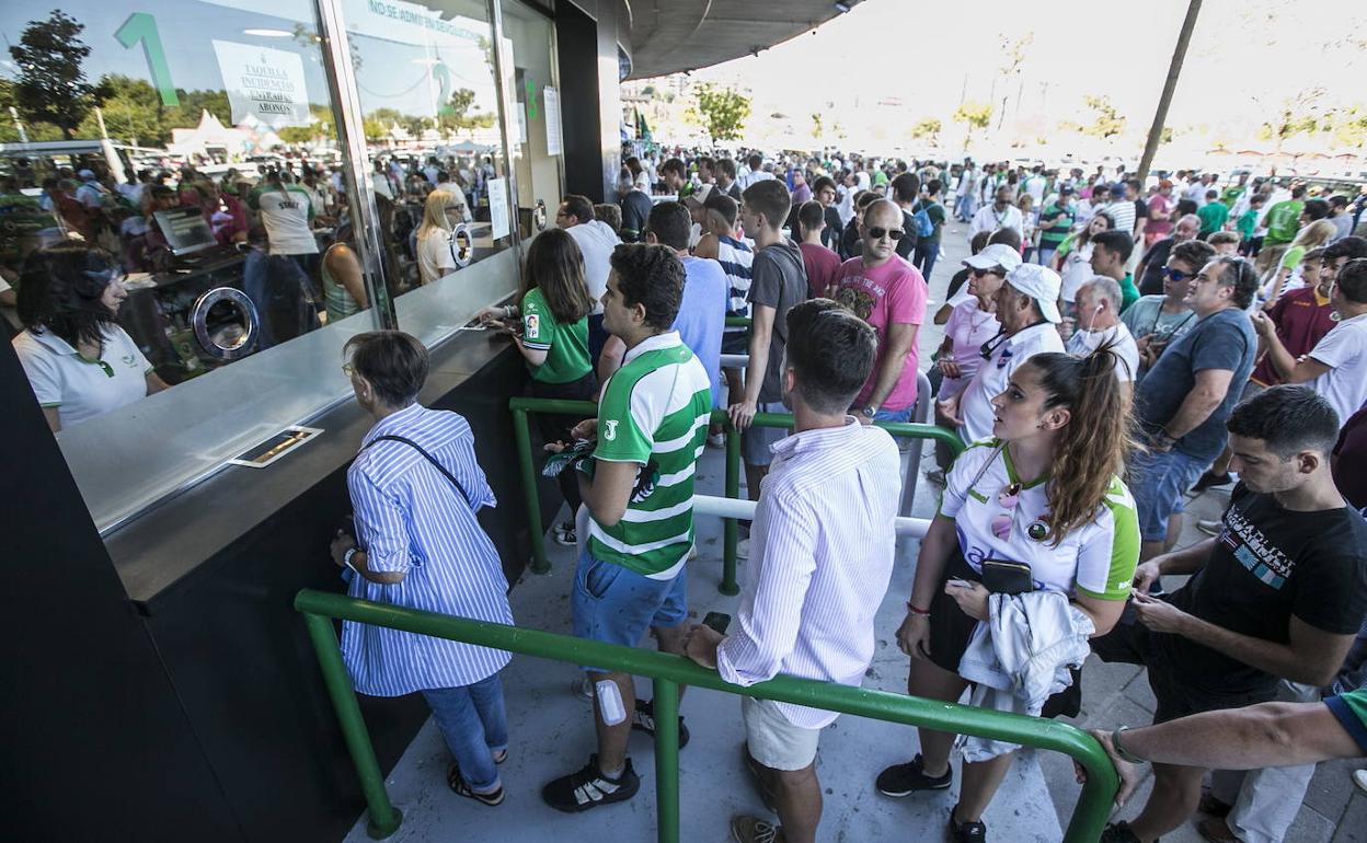 Imagen de uno de los días en que el Racing desbordó el estadio.