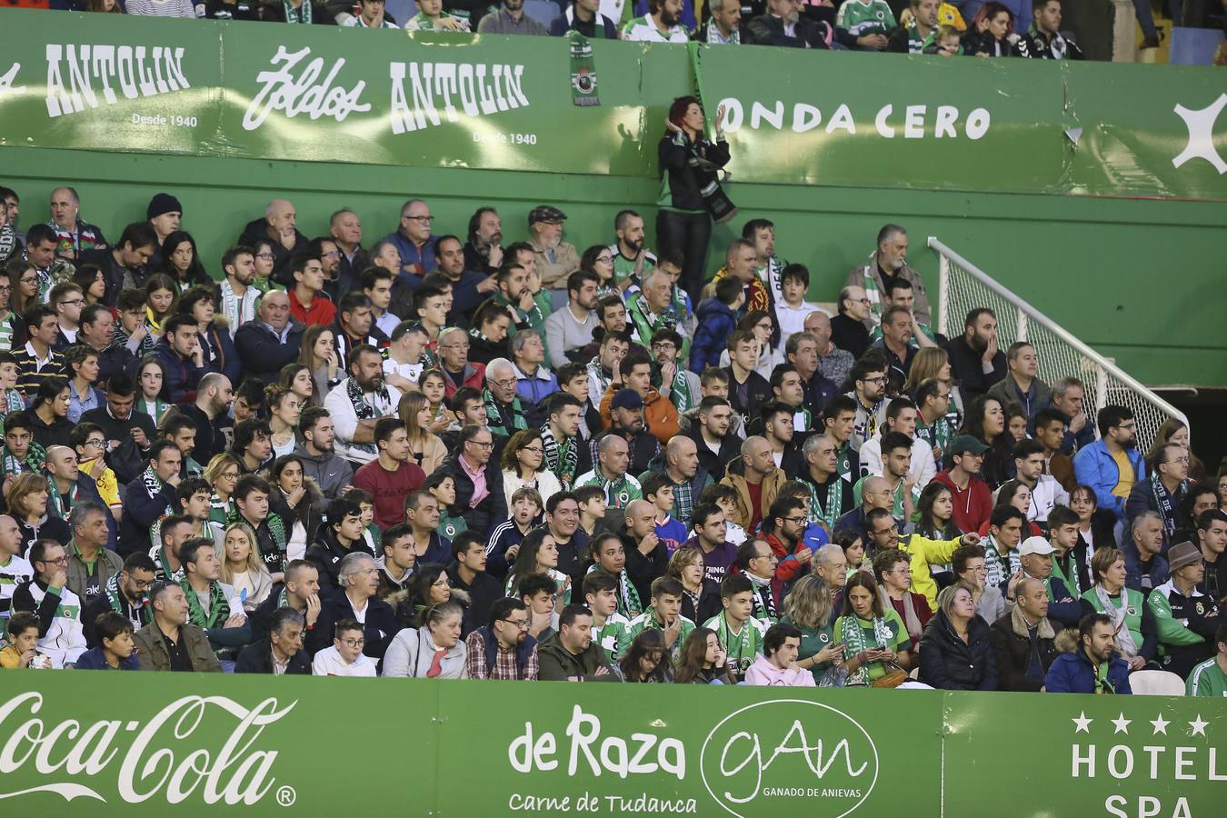 Fotos: Búscate si estuviste en la Tribuna Este de los Campos de Sport