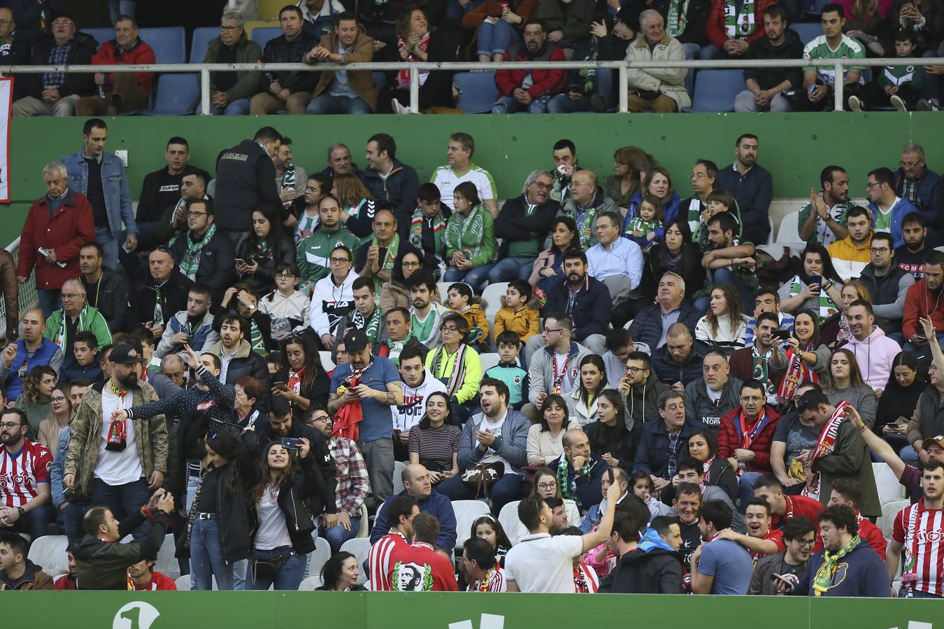 Fotos: Búscate si estuviste en la Tribuna Norte de los Campos de Sport