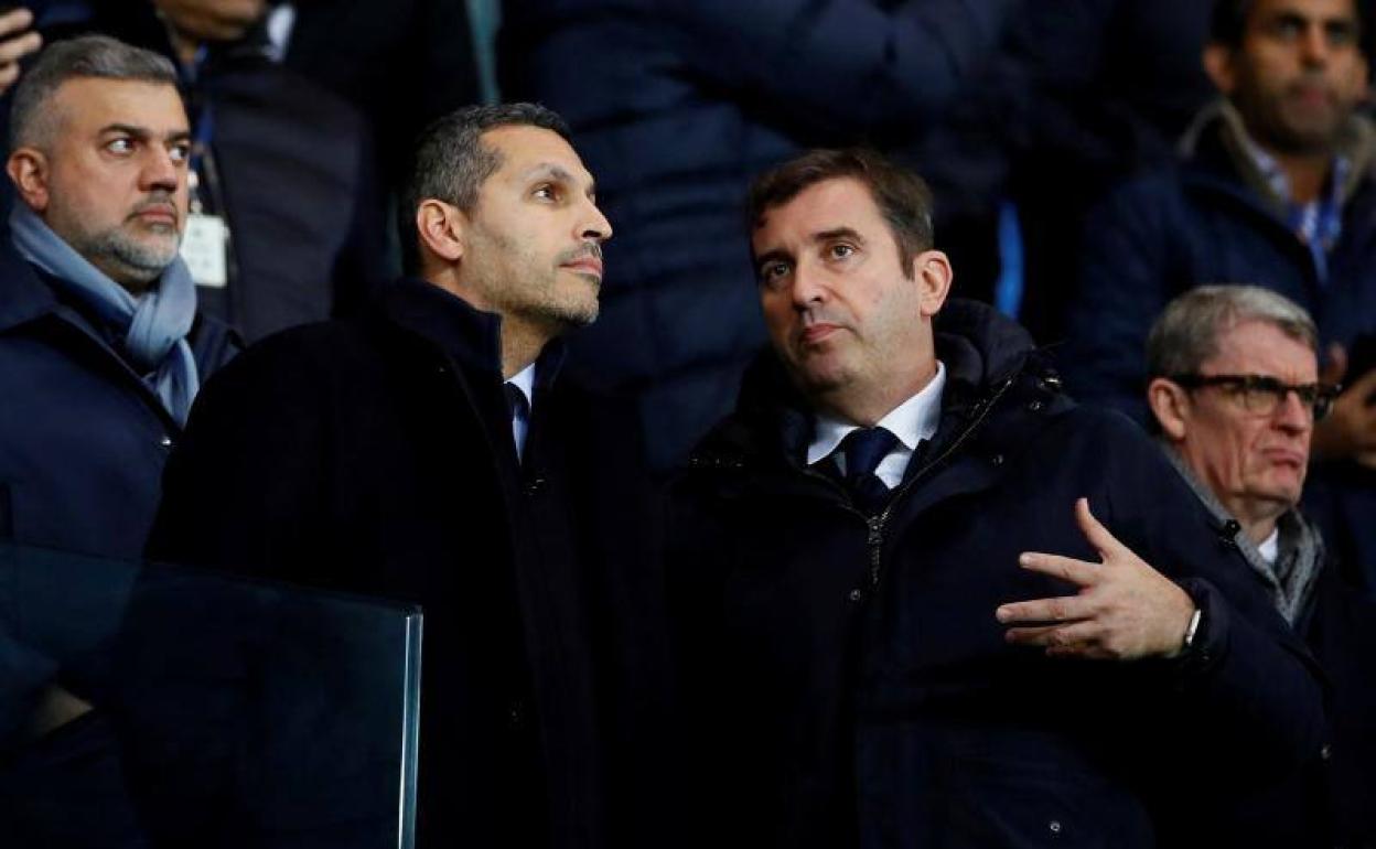 Ferrán Soriano (derecha), junto al presidente del Manchester City, Khaldoon Al Mubarak (izquierda).