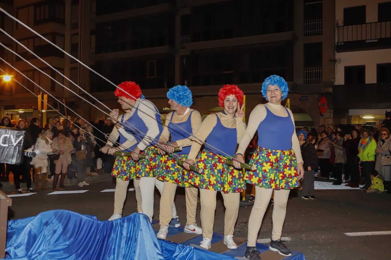 Fotos: Murgas y pasacalles en el día grande del carnaval en San Vicente de la Barquera