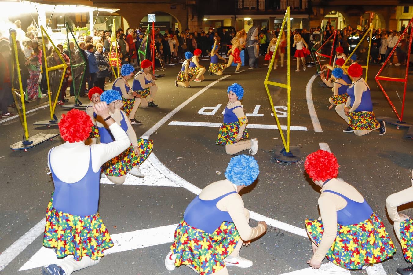 Fotos: Murgas y pasacalles en el día grande del carnaval en San Vicente de la Barquera