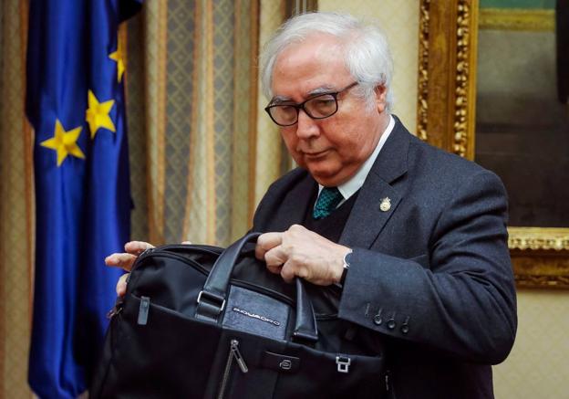 El ministro de Universidades, Manuel Castells, en una comisión del Congreso de los Diputados para presentar las líneas generales de su departamento, este viernes.