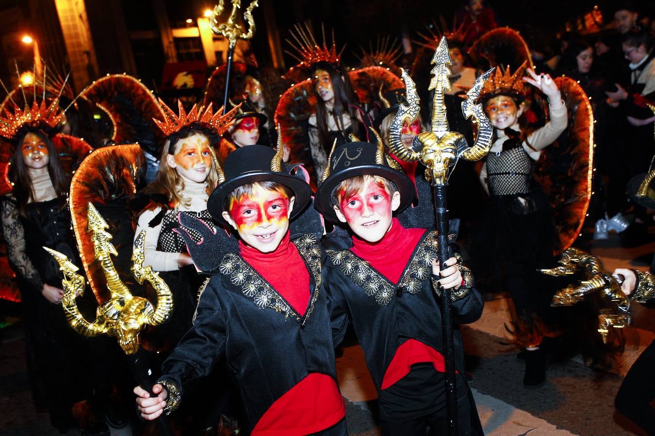 Fotos: Desfile multitudinario en Torrelavega