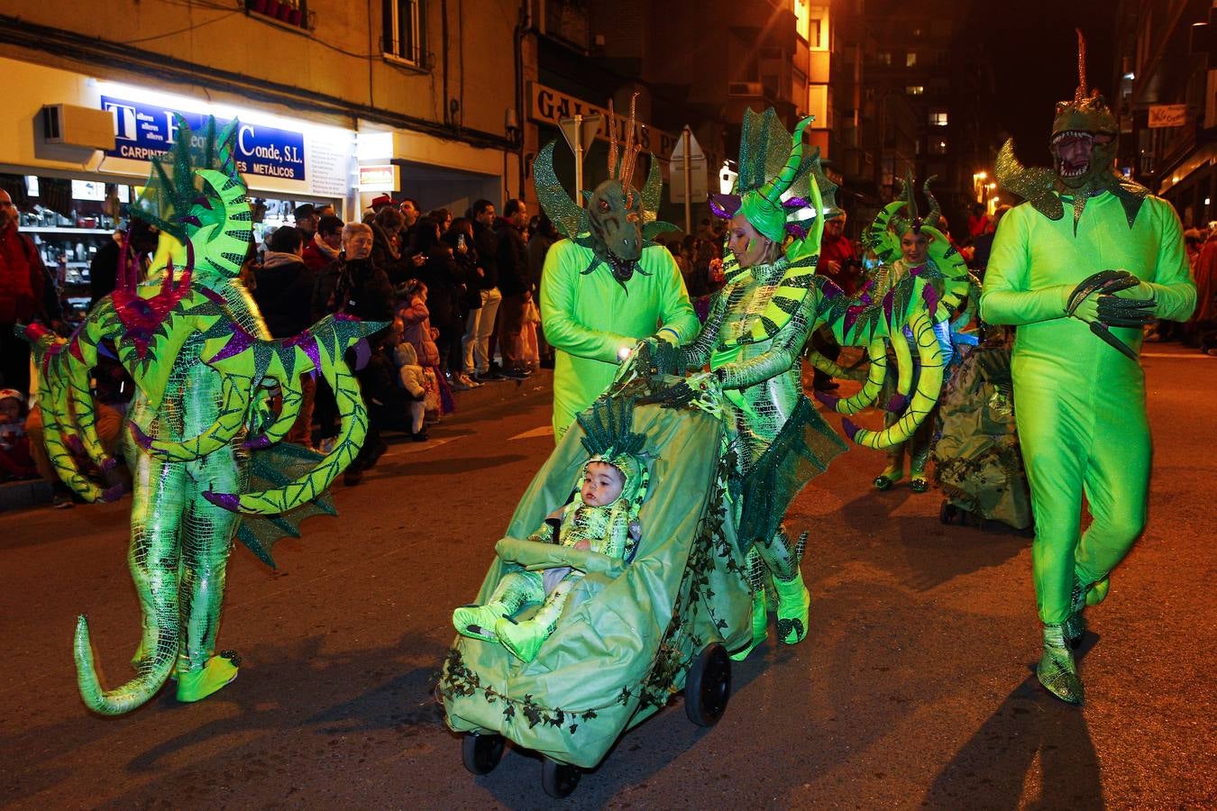 Fotos: Desfile multitudinario en Torrelavega