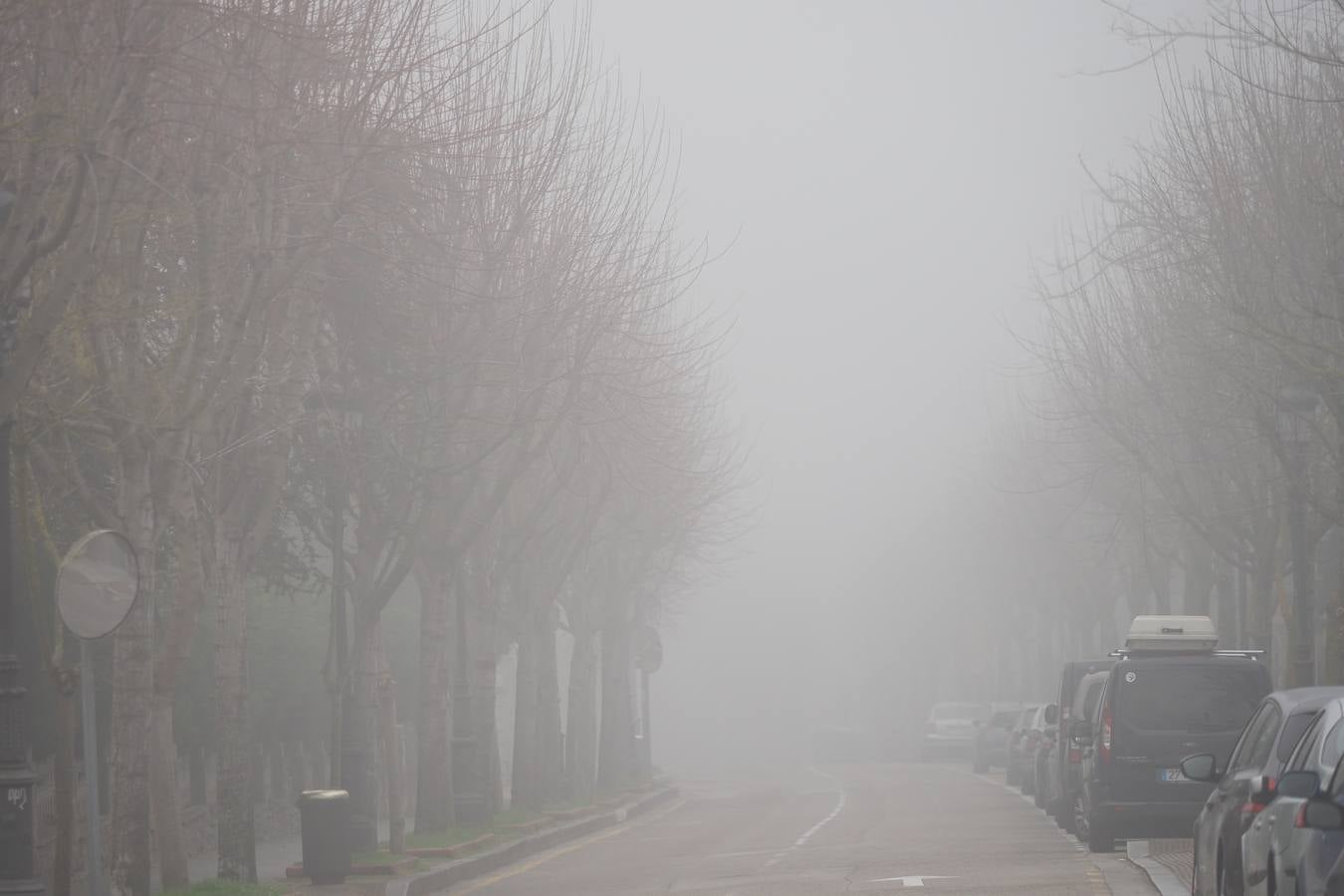 Fotos: Un paseo fantasmagórico por Santander bajo la niebla