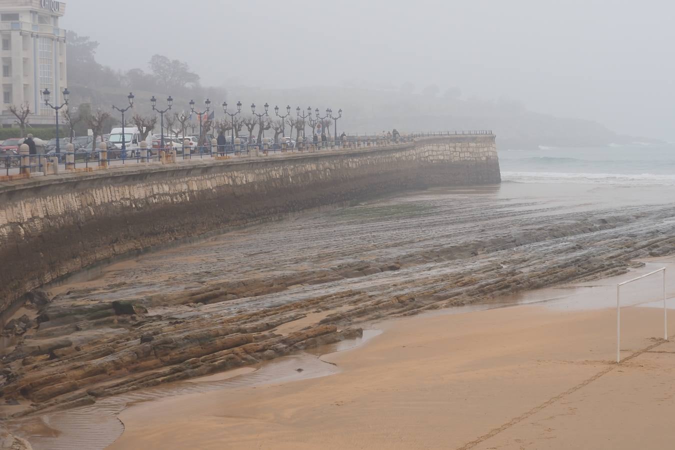 Fotos: Un paseo fantasmagórico por Santander bajo la niebla