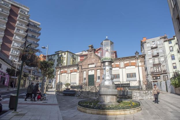 Lo mejor. La renovación integral de las calles, aceras y canalizaciones; la fiesta del Pilar y la relación de los vecinos con los Franciscanos.