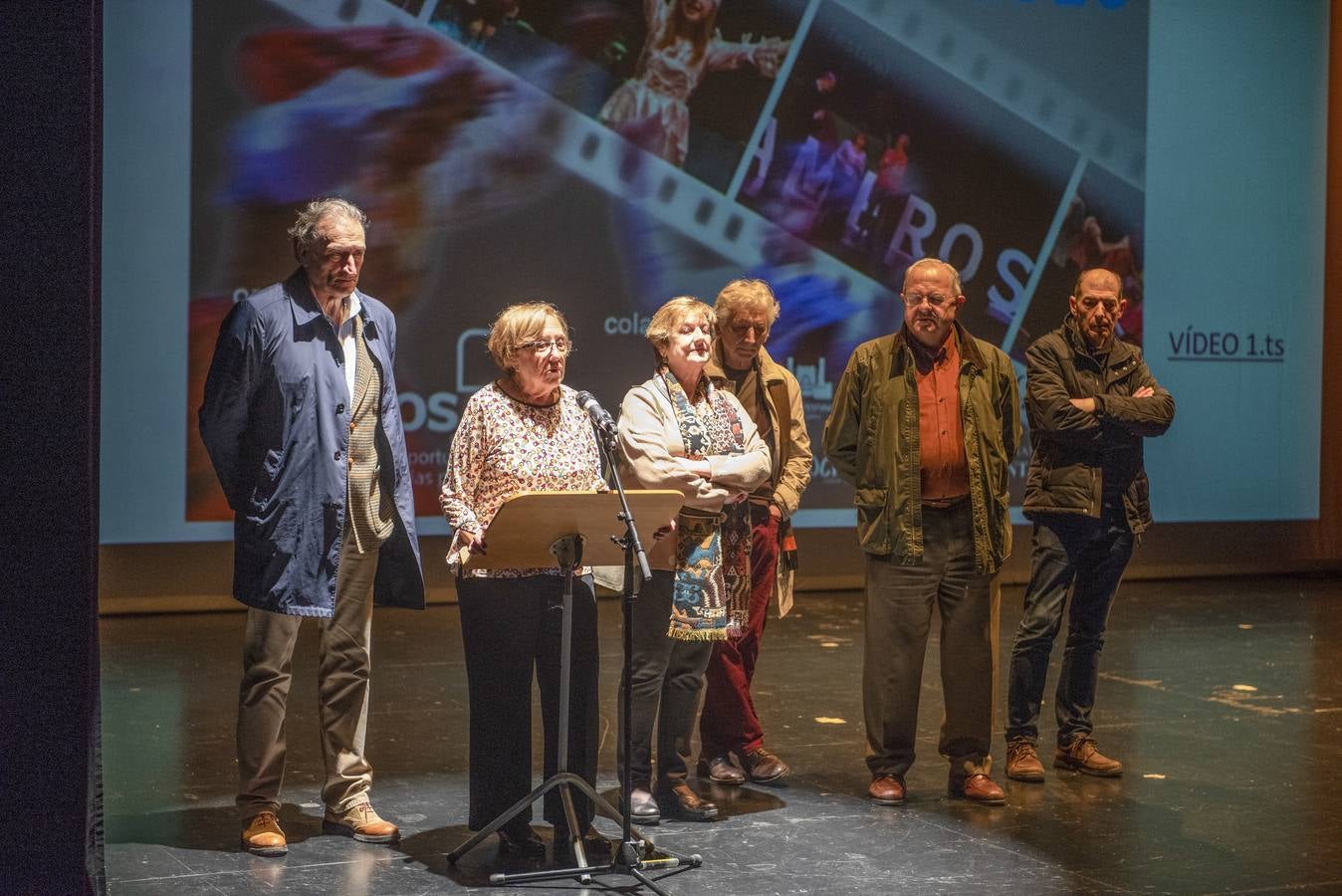 El Palacio de Festivales de Santander acogió la 37ª Edición del Festival de Ampros con diferentes actuaciones basadas en la inclusión, en las que las personas con discapacidad y sin discapacidad compartieron escenario.En el festival participaron más de 100 personas con discapacidad intelectual, usuarias de los centros Ampros, que han ensayado las actuaciones durante los últimos tres meses junto a monitores, voluntarios y colaboradores.En el transcurso del evento se hizo entrega del Premio Capaces Ampros 2020.