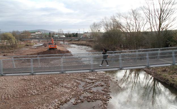 Imagen principal - Confederación prepara un estudio hidrológico sobre los ríos Ebro, Híjar e Izarilla para contener las inundaciones