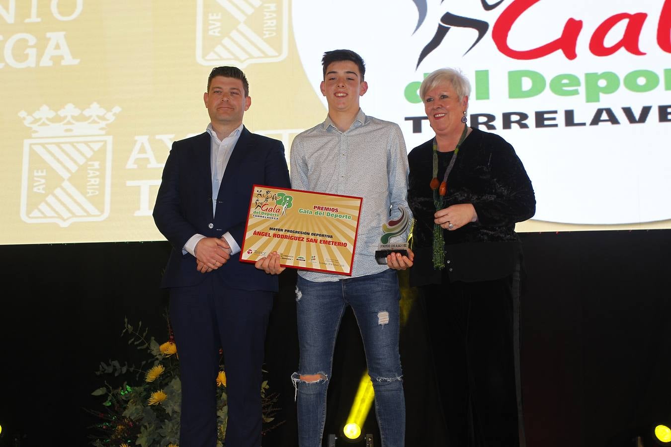 Sergio García 'El Niño' recibe el premio de major deportista de Torrelavega en 2019.