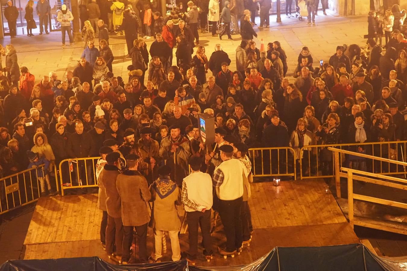 Santander, Torrelavega, Soba o Reinosa fueron algunos de los puntos donde se escucharon los tradicionales cantos de bienvenida a la primavera. En la imagen, las marzas de Reinosa