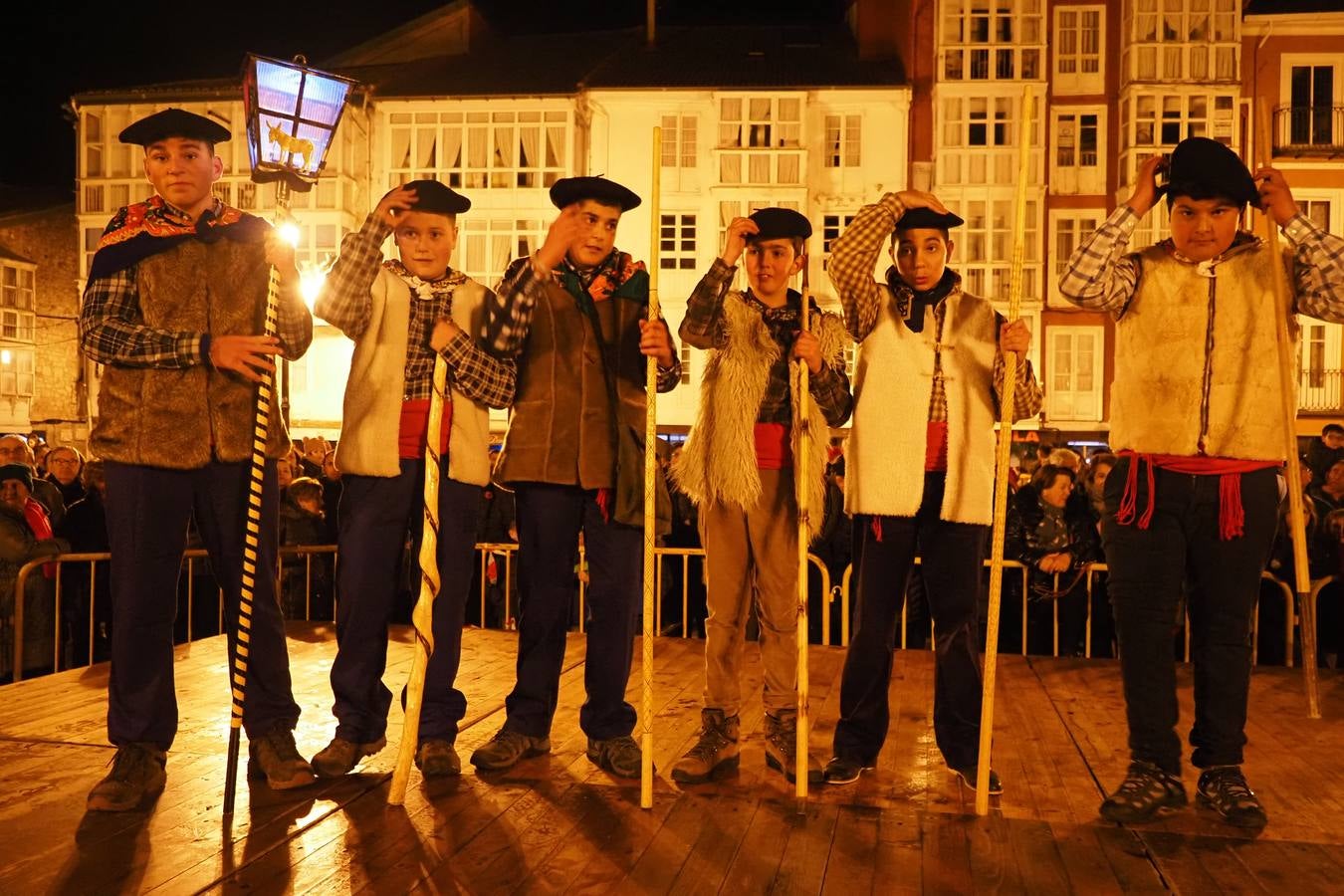 Santander, Torrelavega, Soba o Reinosa fueron algunos de los puntos donde se escucharon los tradicionales cantos de bienvenida a la primavera. En la imagen, las marzas de Reinosa