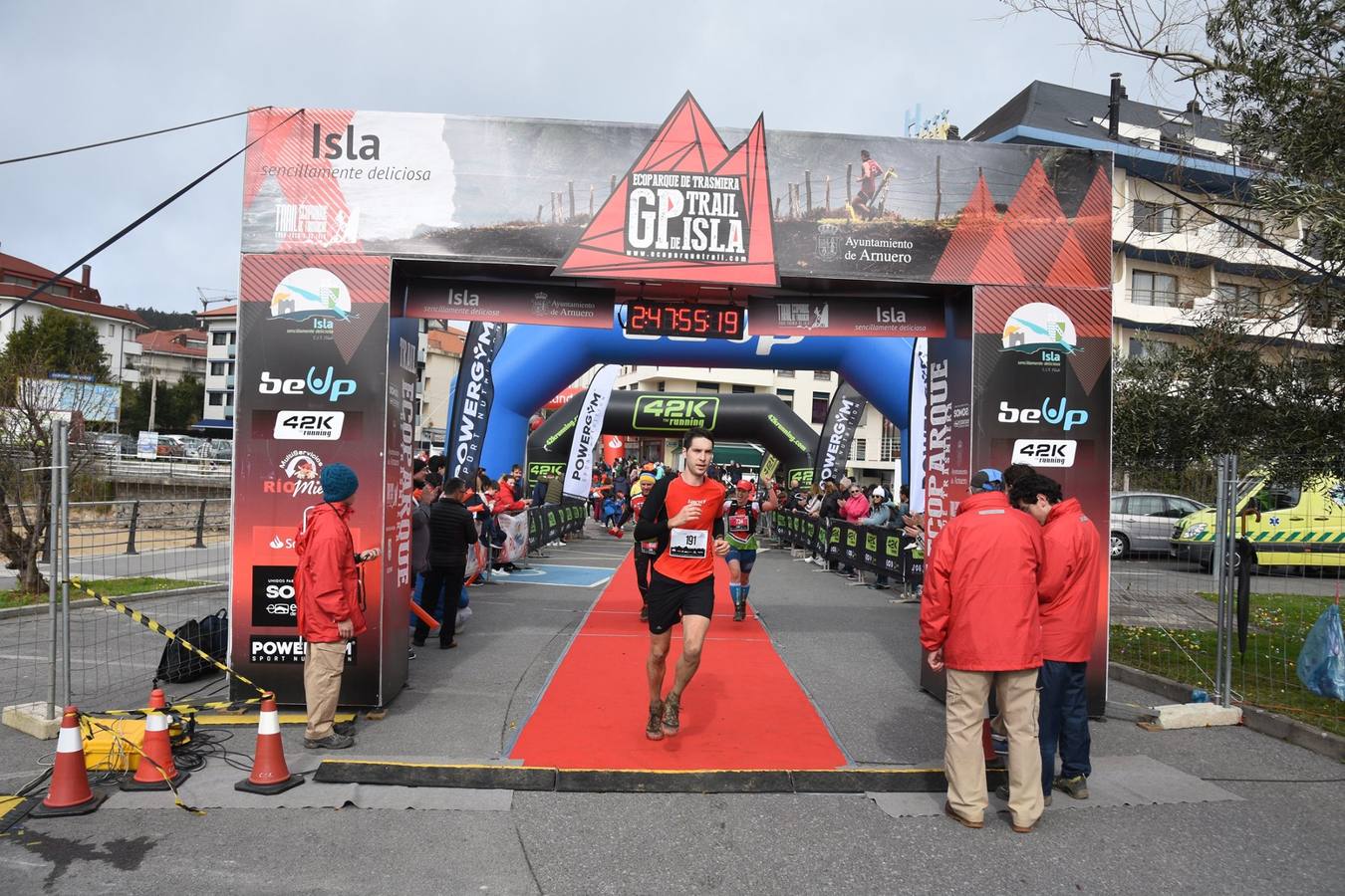 Fotos: Imágenes de la llegada del Trail Ecoparque Trasmiera que ganó Luis Alberto Hernando