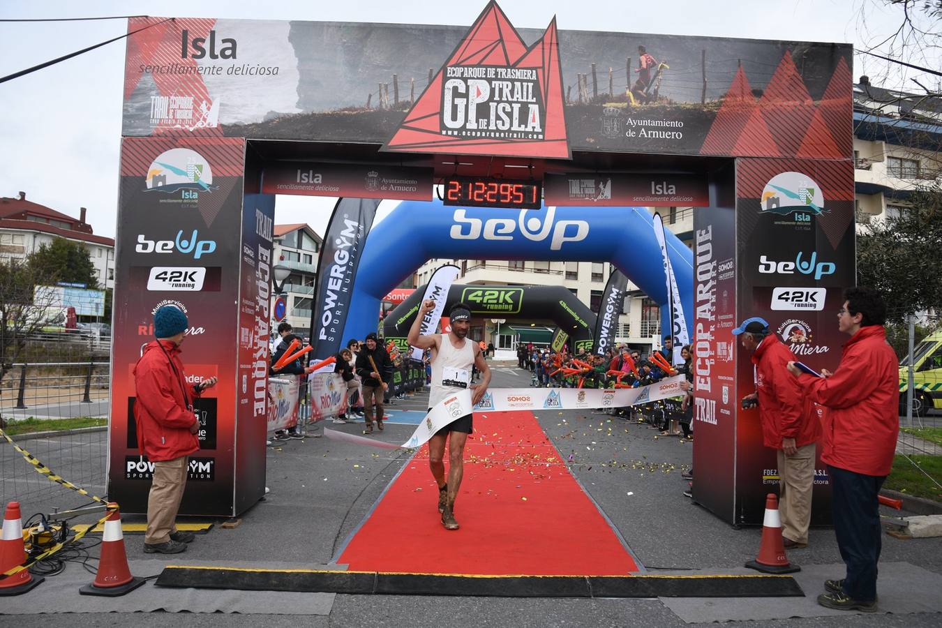 Fotos: Imágenes de la llegada del Trail Ecoparque Trasmiera que ganó Luis Alberto Hernando