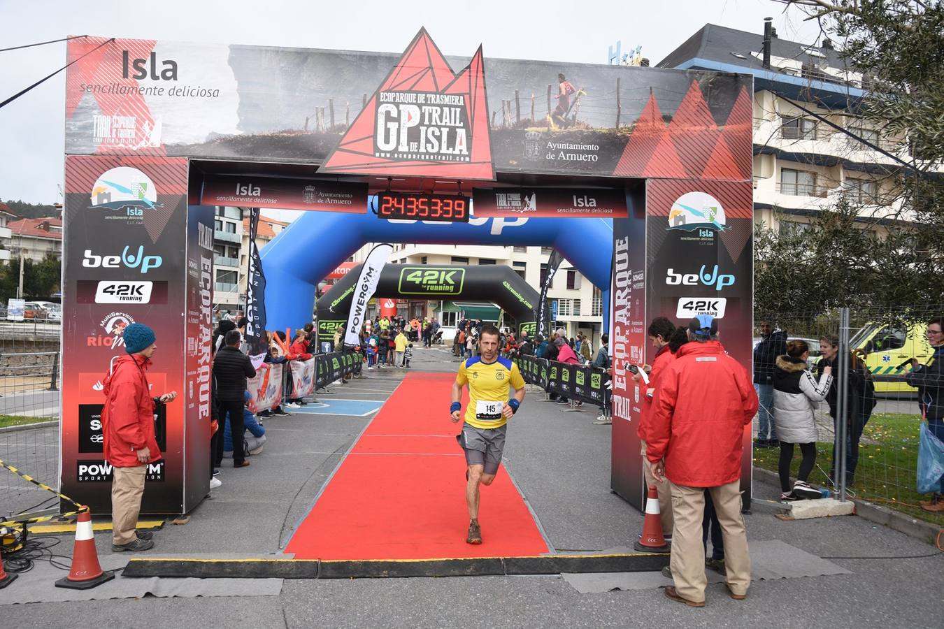 Fotos: Imágenes de la llegada del Trail Ecoparque Trasmiera que ganó Luis Alberto Hernando