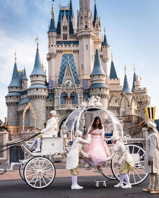 Disney, la factoría de los sueños, amplía su oferta para dar el 'sí, quiero' como una princesa de película y se inspira en Cenicienta, Blancanieves o Ariel