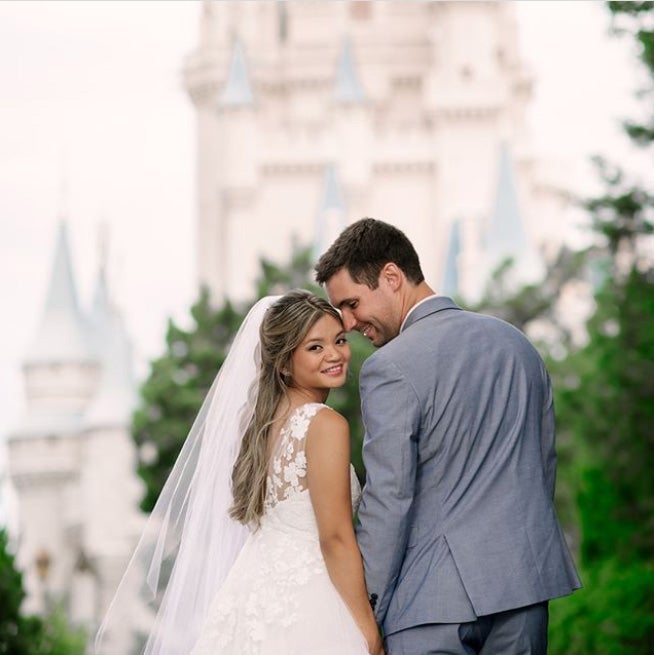 Disney, la factoría de los sueños, amplía su oferta para dar el 'sí, quiero' como una princesa de película y se inspira en Cenicienta, Blancanieves o Ariel