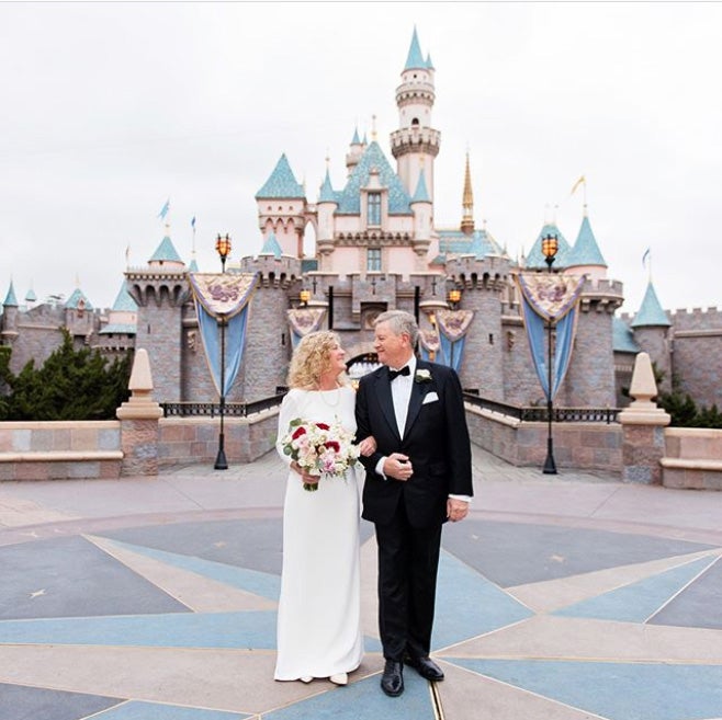 Disney, la factoría de los sueños, amplía su oferta para dar el 'sí, quiero' como una princesa de película y se inspira en Cenicienta, Blancanieves o Ariel