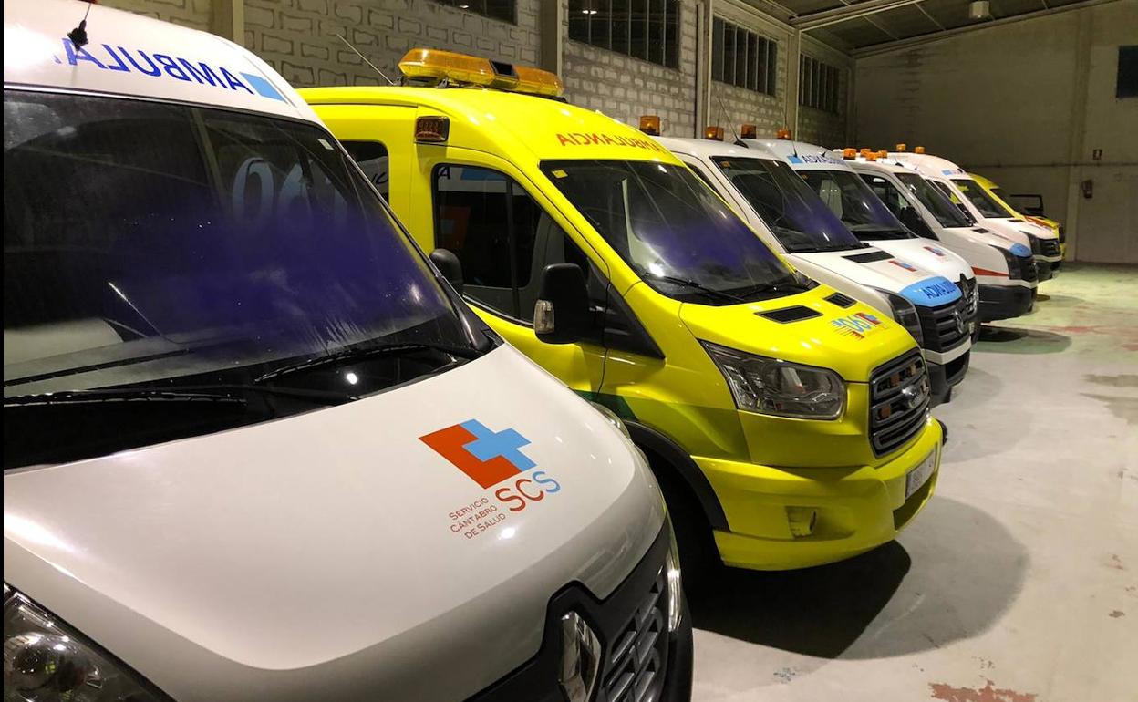 Las ambulancias han aparecido con pintadas en las lunas delanteras.