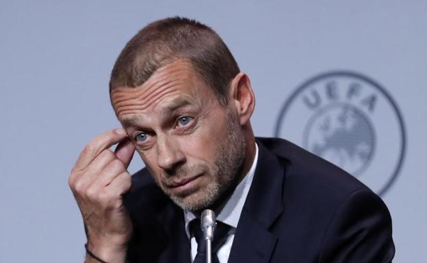 Aleksander Ceferin, presidente de la UEFA, durante su comparecencia en Ámsterdam. 