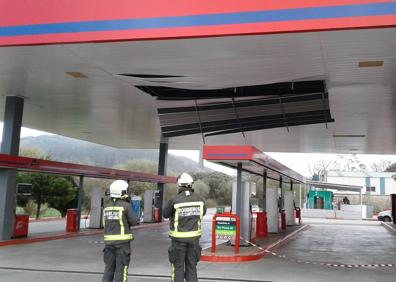 Imagen secundaria 1 - Bomberos del 112 en tres intervenciones que han protagonizado hoy en Laredo, una gasolinera de Arnuero y el monte Candiano en Voto