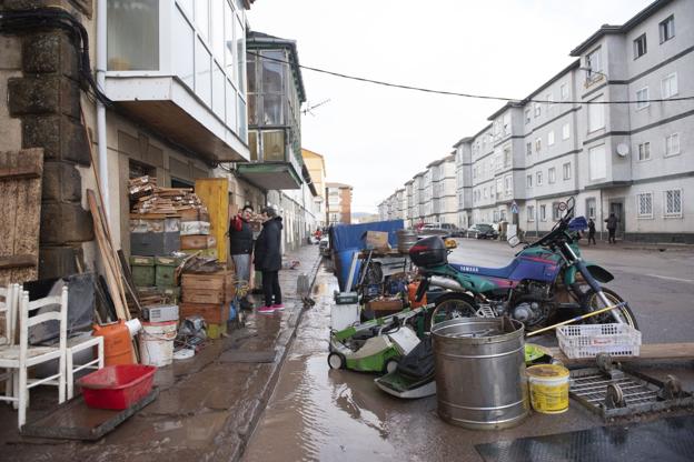 Imagen de una de las viviendas afectadas en la Avenida La Naval, en Reinosa. maría gil