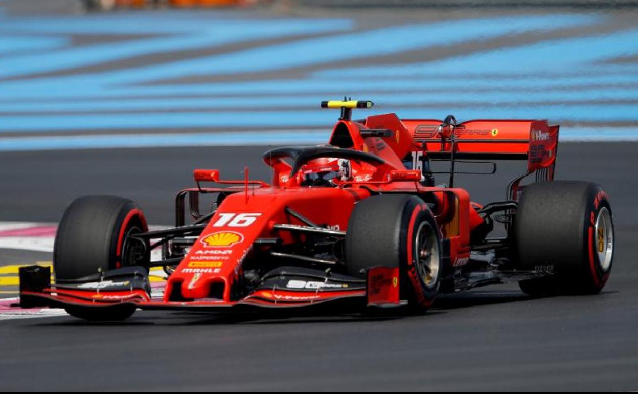 El Ferrari de Charles Leclerc, rodando por el circuito francés de Paul Ricard. 