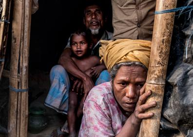 Imagen secundaria 1 - 1. Fotografía del autor sobre el matrimonio infantil en Sierra leona para Save the Children.| 2. Retrato de la situación de la étnia rohingya en Bangladesh. | 3. La defensa del medio ambiente es uno de los temas centrales del trabajo del fotorreportero español.