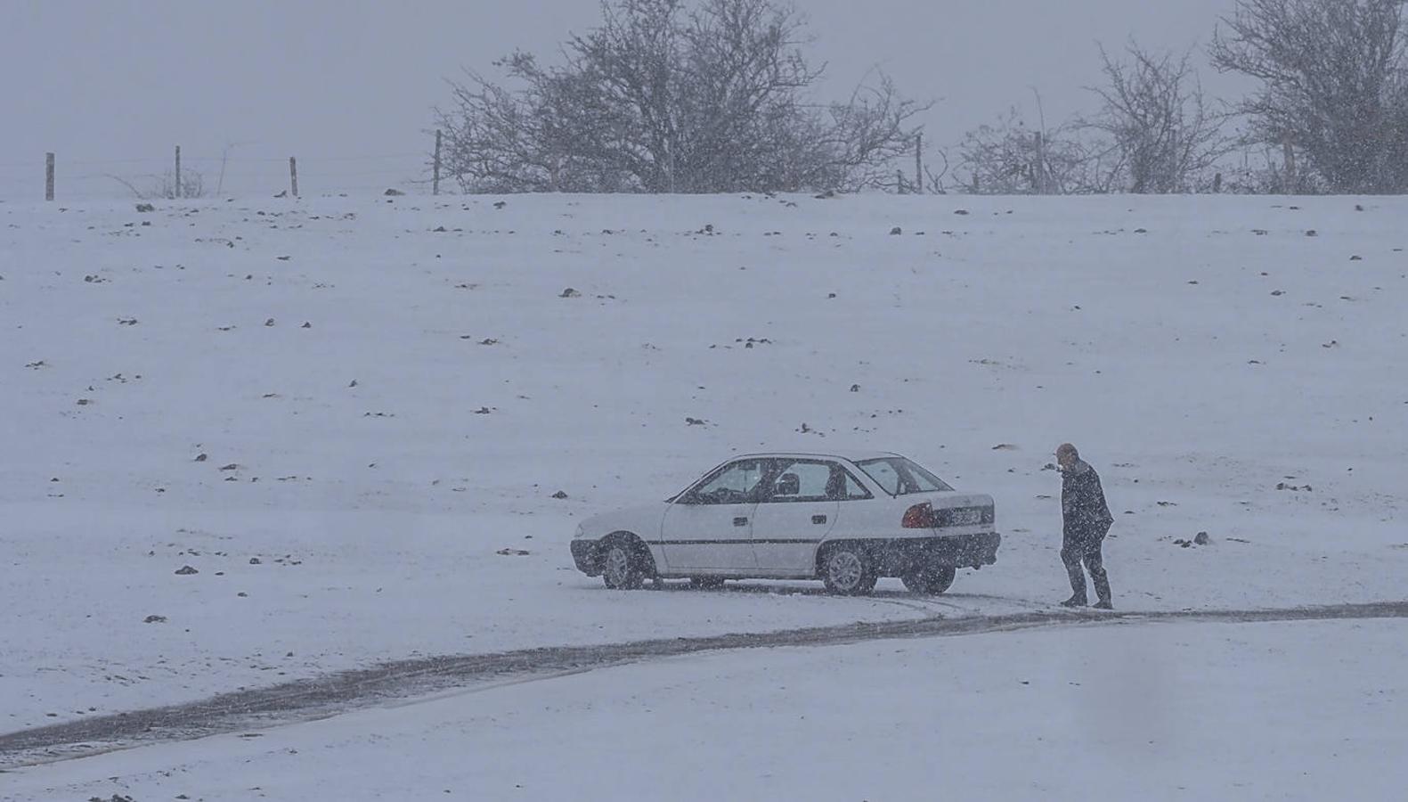 Fotos: Llega la nieve al sur de Cantabria