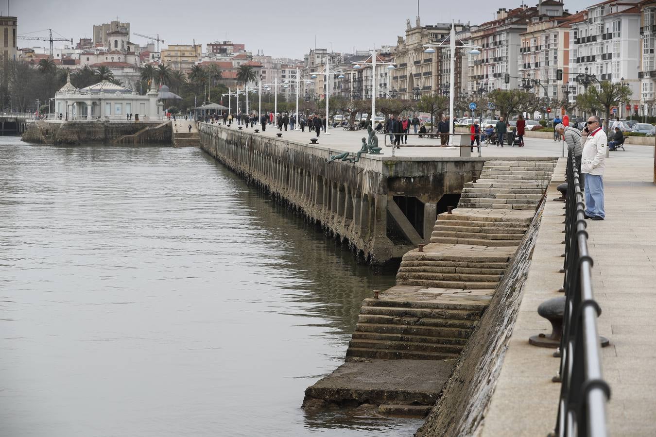 Fotos: La marea viva deja espectaculares imágenes de la bahía de Santander con la bajamar y la pleamar