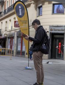 Imagen secundaria 2 - Nadie quiere hacerse fotos en la Puerta del Sol